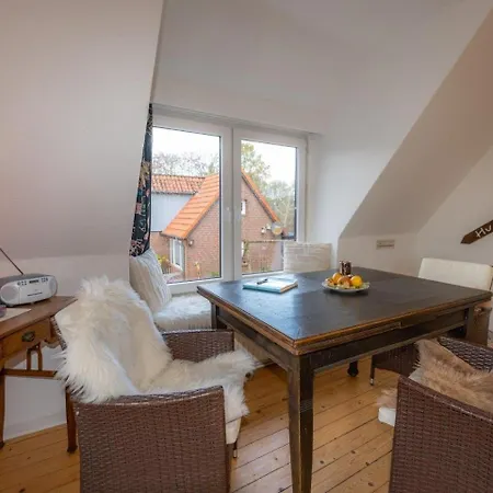 194 Luetjehuus Mit Dachterrasse Im Ersten Stock